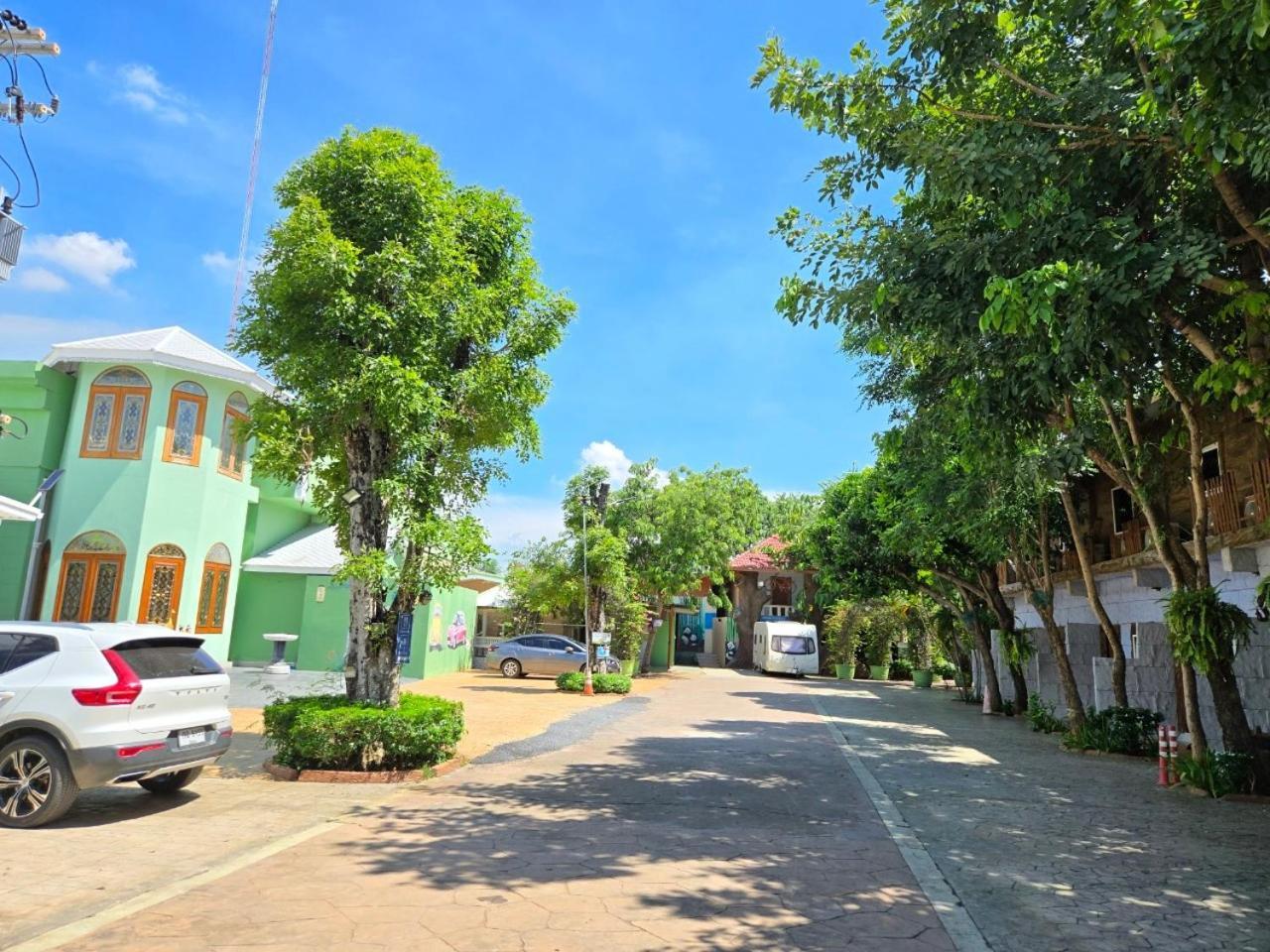 Suwanna Riverside Chainat Bagian luar foto